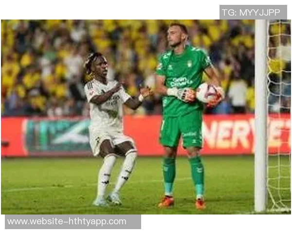 佩德里拼抢维尼修斯球衣遭黄牌皇马反击精彩瞬间回顾