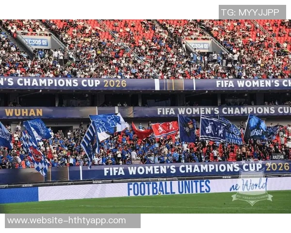 国际足联女足冠军杯奖杯设计亮点各大洲地图环绕中心展现全球团结与竞技精神